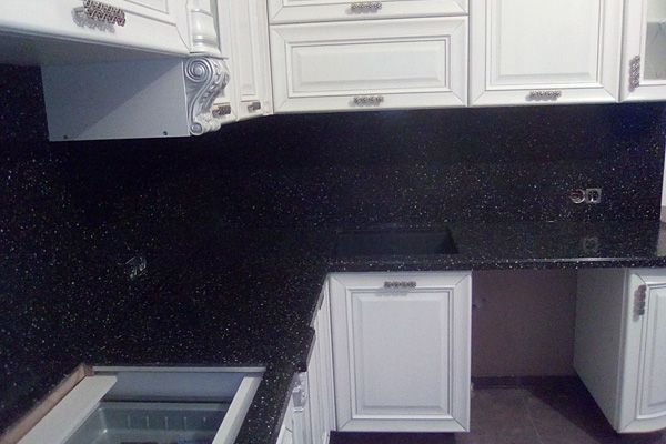 Искусственный акриловый камень Tristone или черная столешница на кухне. Плюсы и минусы. Наш новый монтаж - фото